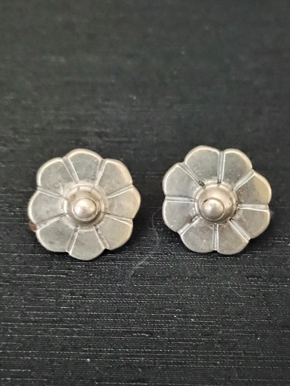 Sterling Silver Floral Screw Back  Earrings - Silver Flower Design Taxco